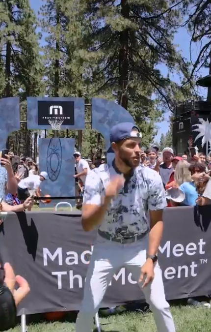 乐鱼电竞官方网-又装到了！库里在高尔夫球场大秀投篮，球还没进已经转身庆祝