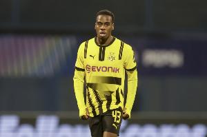 DO：目前有多家球队有意多特边锋吉滕斯，后者很有可能离队