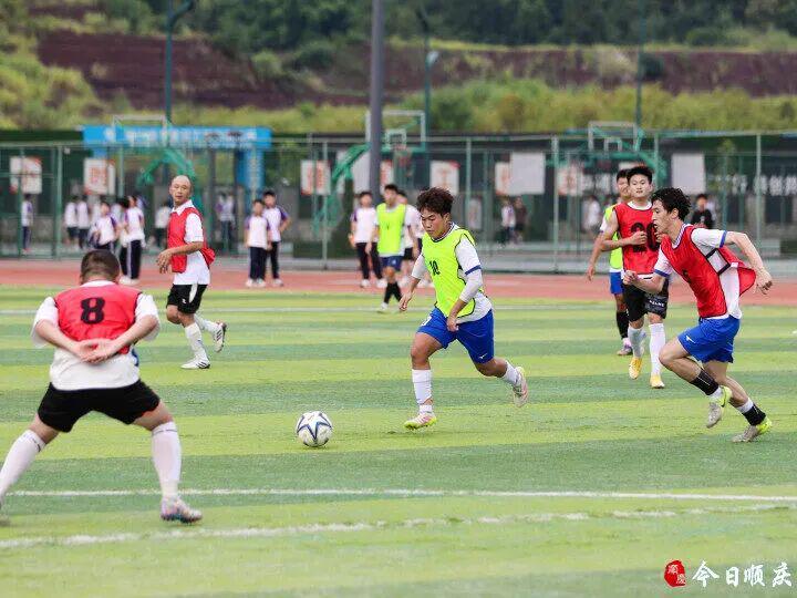 乐鱼体育在线网址-战鼓擂响！南充队完成首次集训 全力以赴备战“川超”