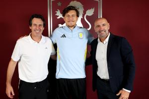 乐意电竞APP下载-官方：维拉免签31岁前曼联中卫林德洛夫，签约2+1年